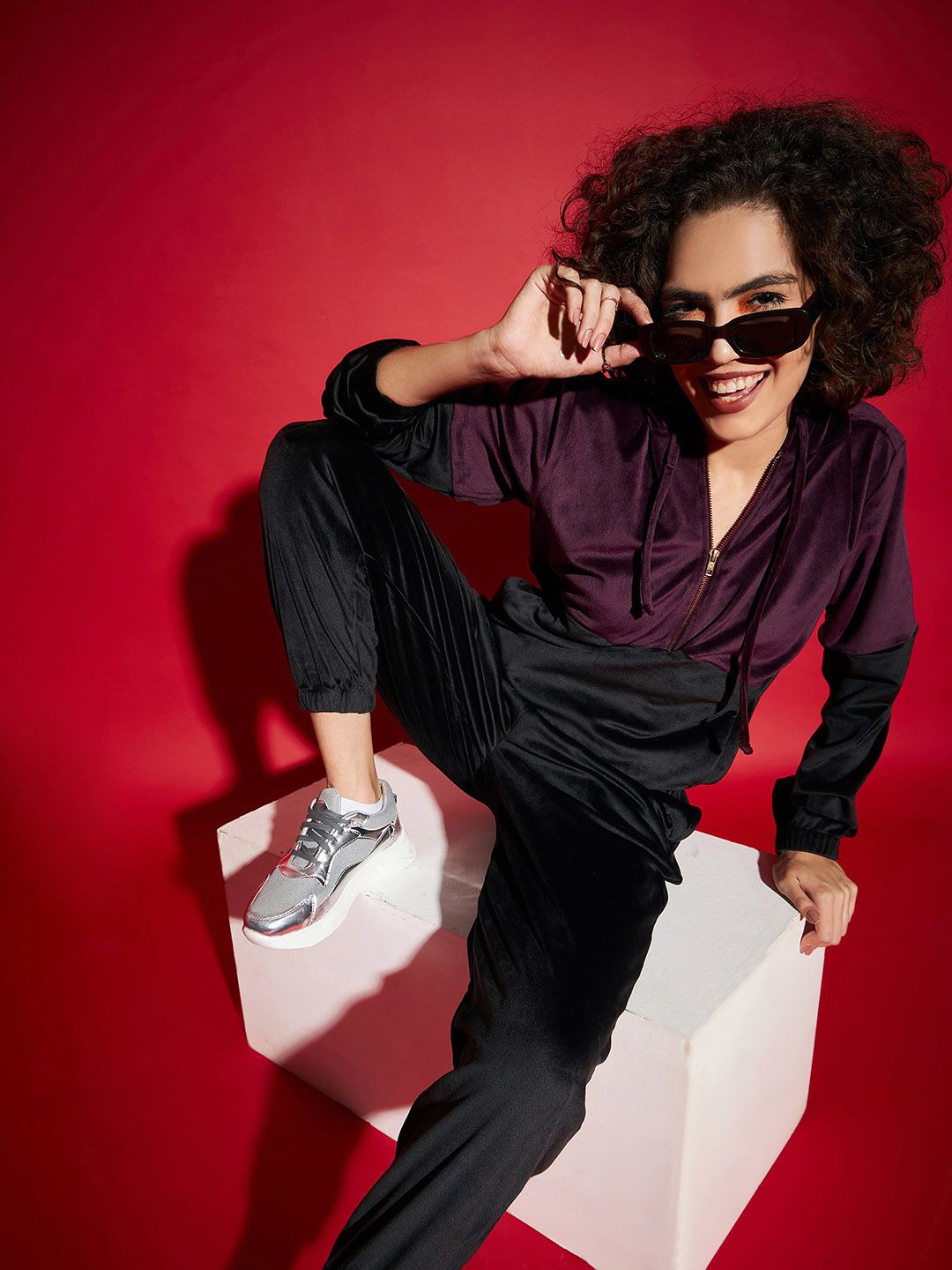 SASSAFRAS Maroon Colourblocked Velvet Sweatshirt With Joggers