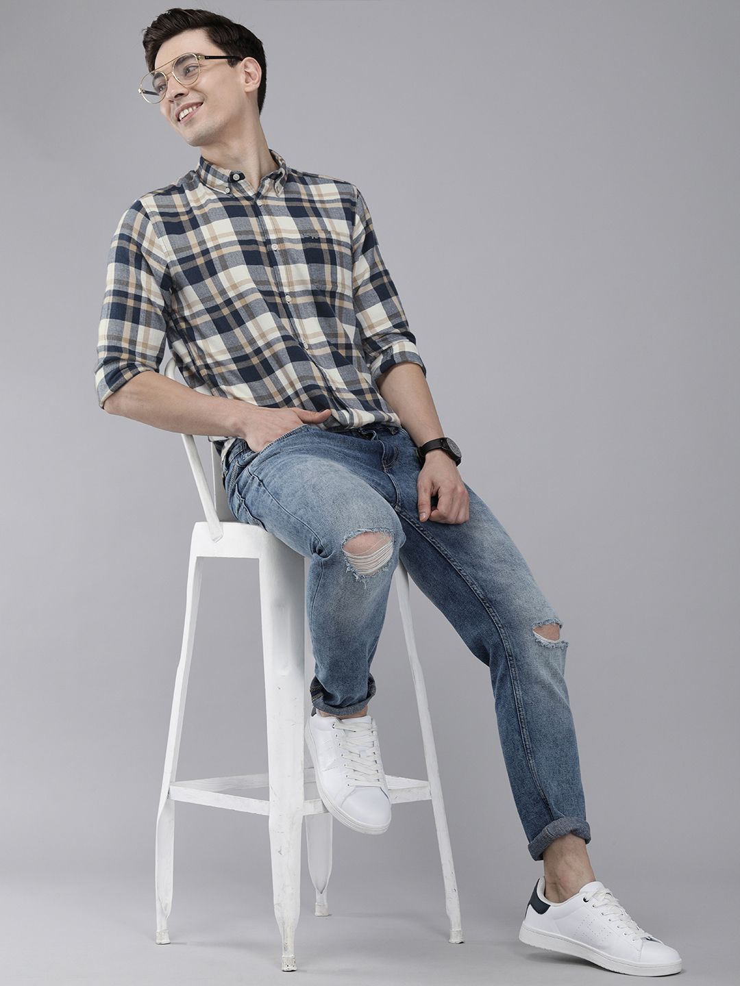 THE BEAR HOUSE Men White & Blue Slim Fit Pure Cotton Checked Casual Shirt