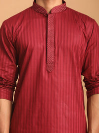 VASTRAMAY Striped Mandarin Collar Kurta