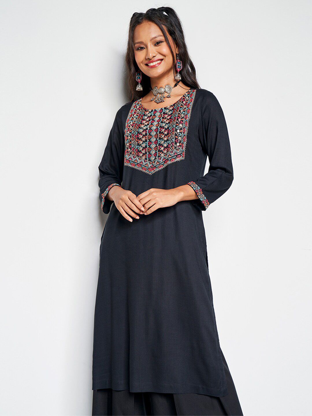 Global Desi Ethnic Motifs Yoke Design Thread Work Straight Kurta