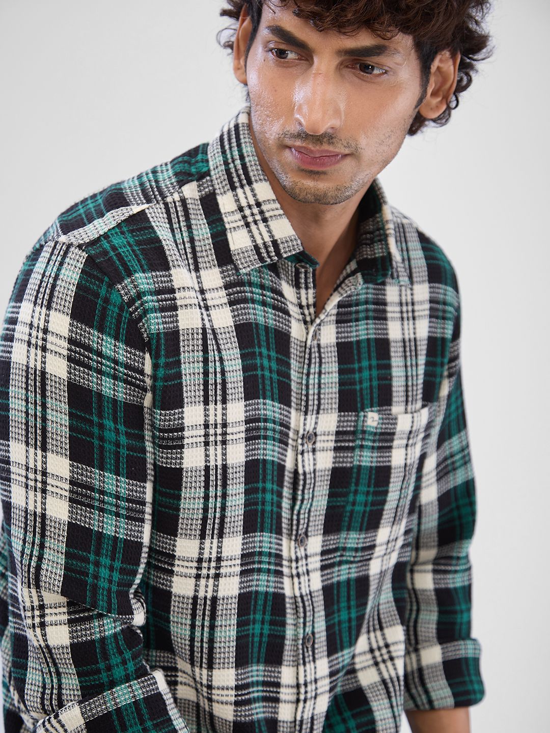 Spykar Men Slim Fit legap menyebar baju kasual kolar