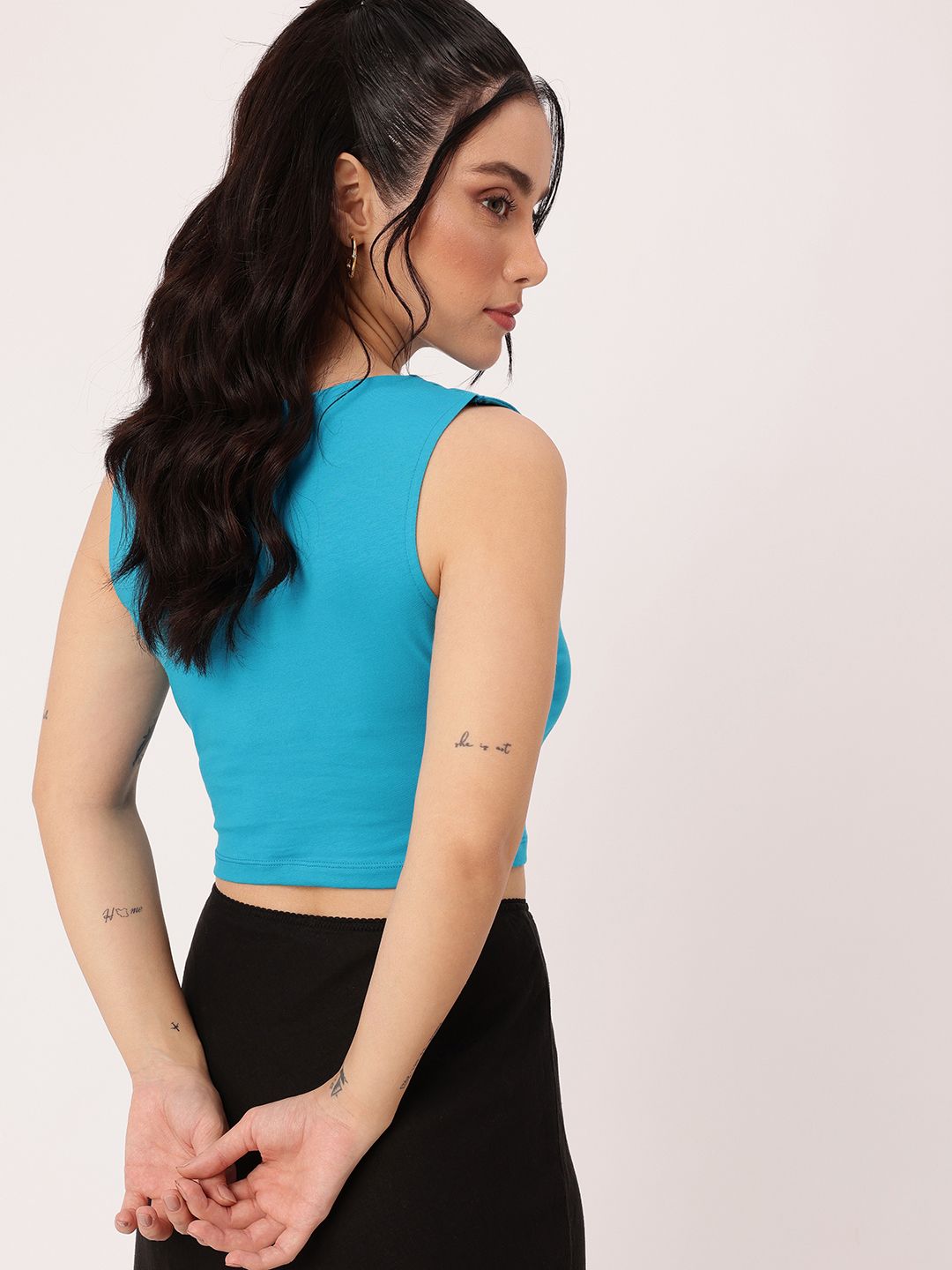 DressBerry Elegant Cowl Neck Fitted Crop Top