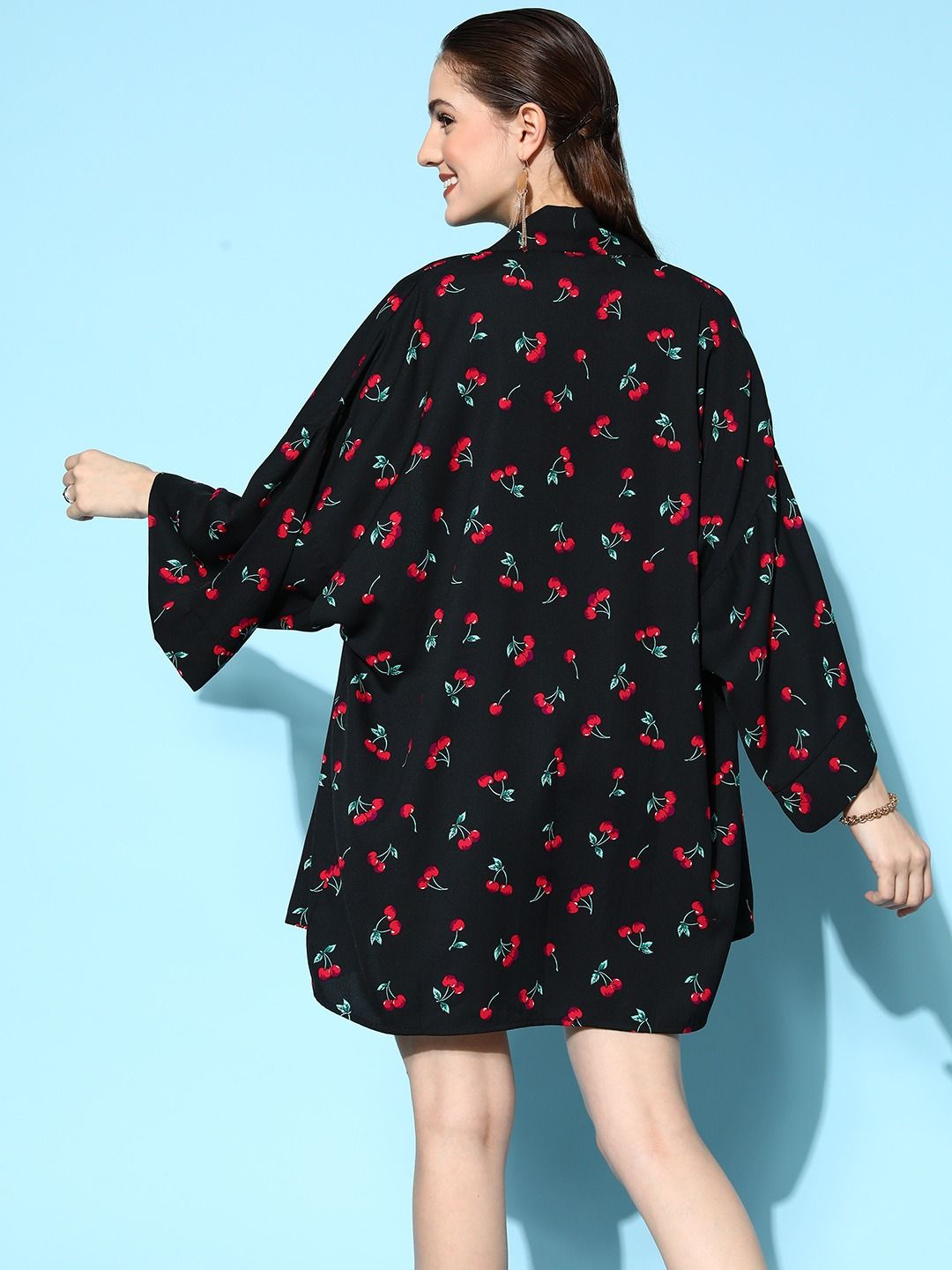 Berrylush Women Printed Top With Shorts & With Shrug