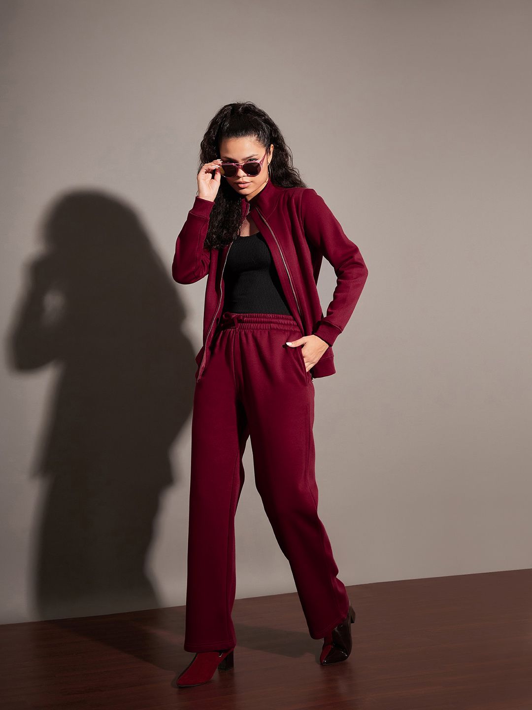 SASSAFRAS Women Maroon Relaxed Fit Mid-Rise Fleece Track Pants