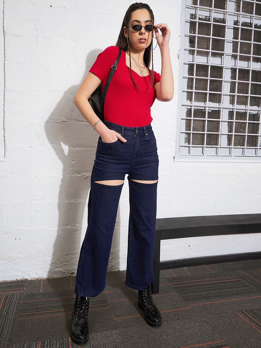 SASSAFRAS Women Straight Fit High-Rise Slash Knee Stretchable Jeans