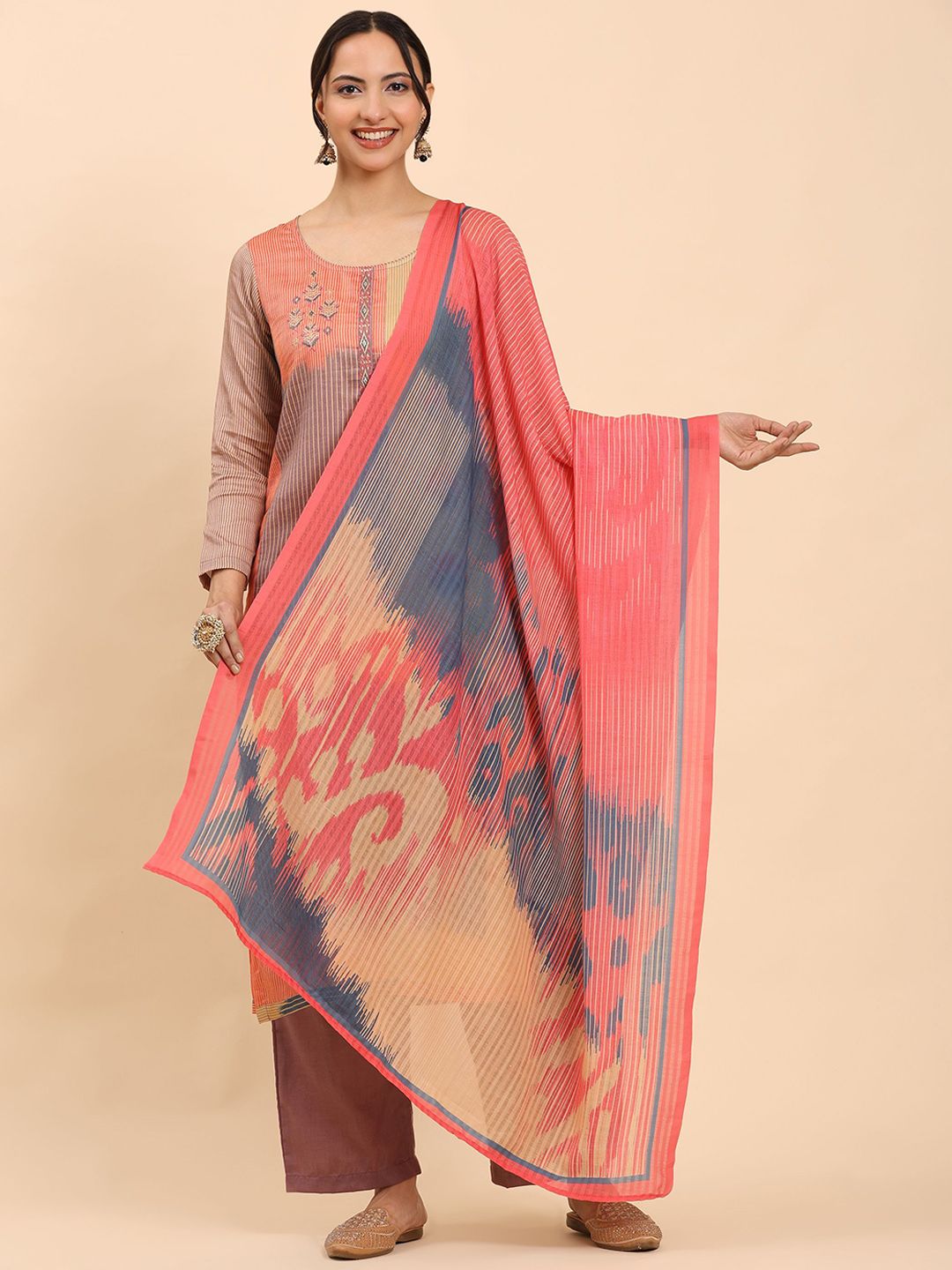 Mamicha Women Floral Printed Thread Work Kurta