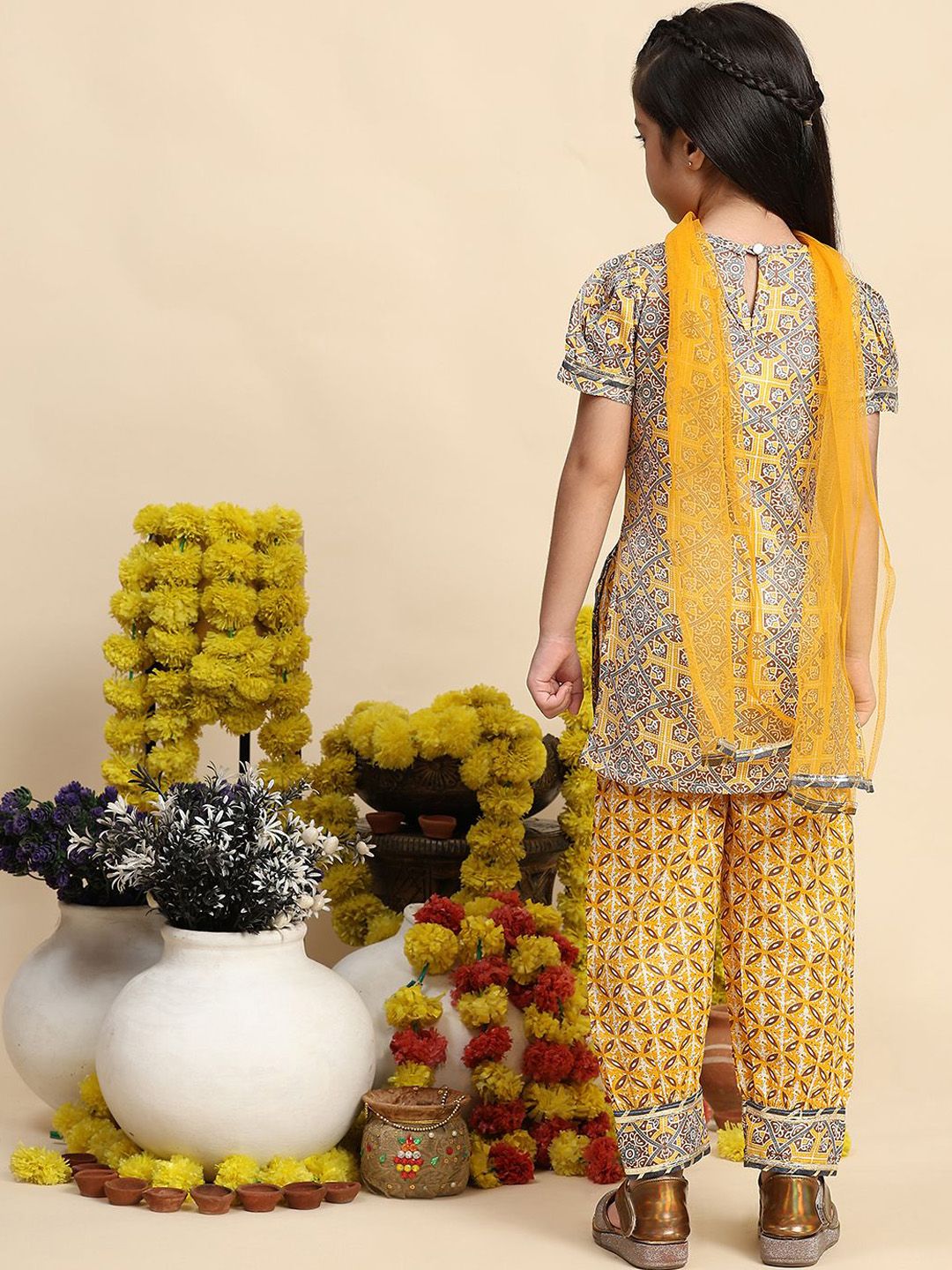 Cutiekins Girls Ethnic Motifs Printed Straight Kurta With Salwar & Dupatta