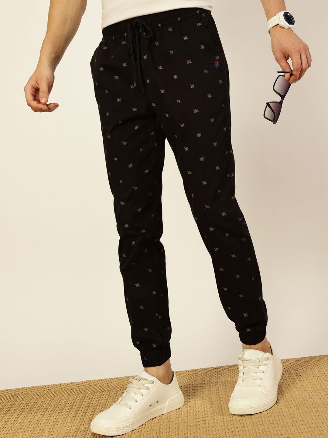 Thomas Scott Men Abstract Printed Smart Slim Mid-Rise Fit Easy Wash Joggers Trousers