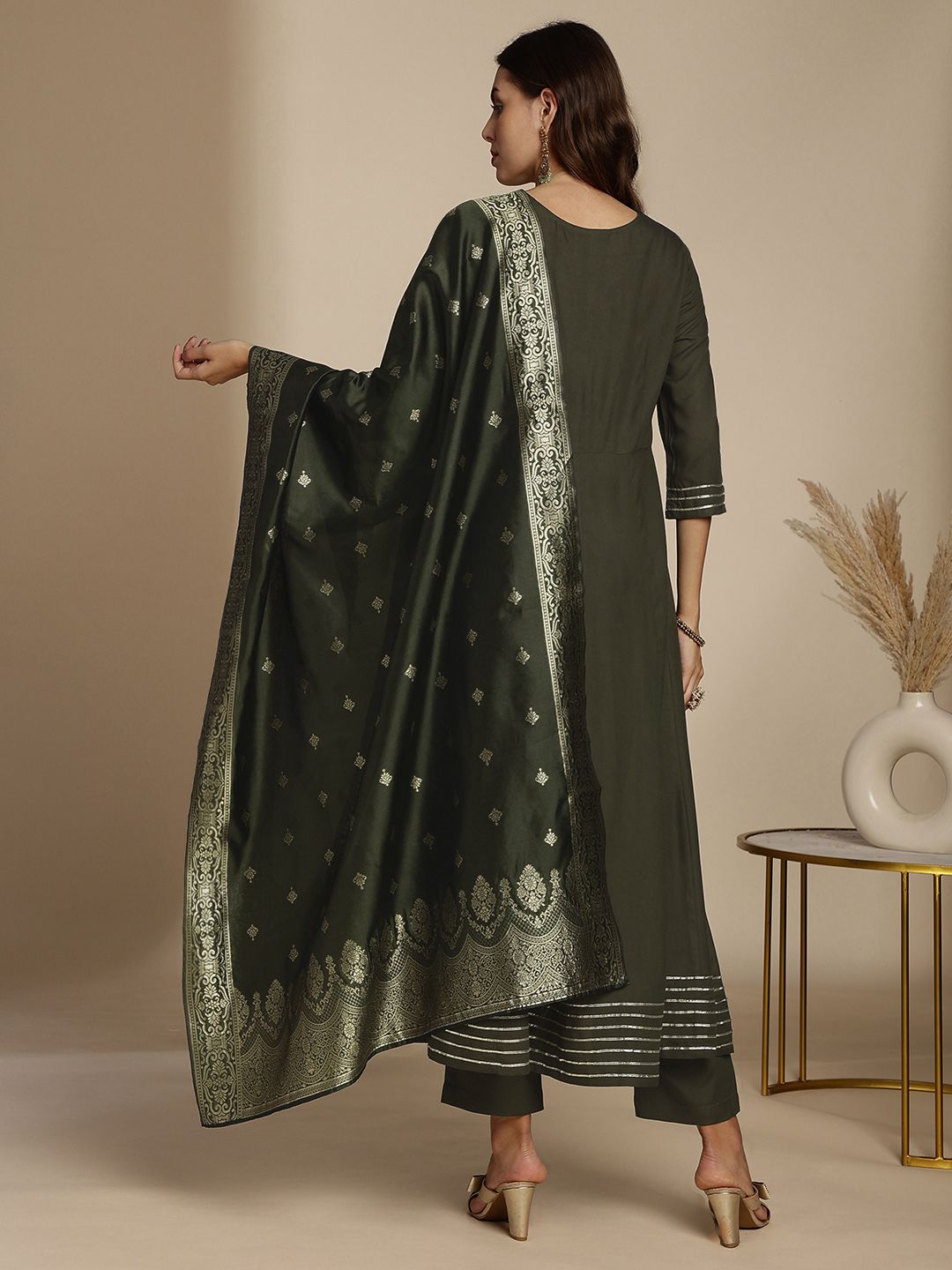 Kurta Sulam Bunga Wanita Anouk dengan Seluar & Dupatta