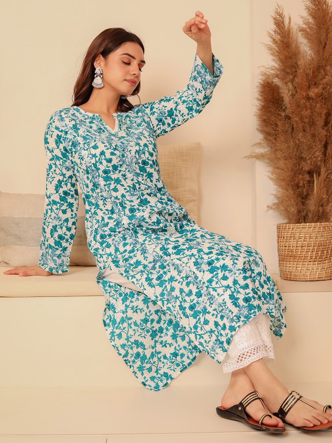 HOUSE OF KARI Floral Printed Chikankari Straight Kurta