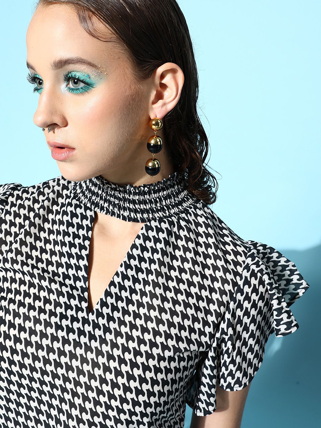 Berrylush White Geometric New Neckline Top