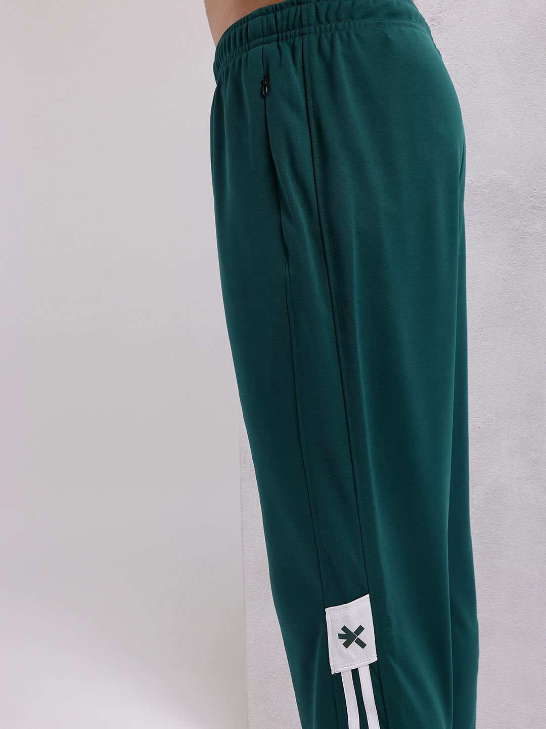 HRX by Hrithik Roshan Men Side Stripes Rapid-Dry Training Joggers