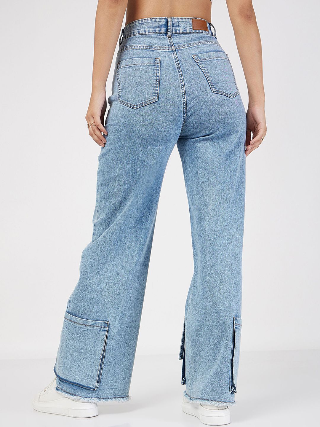 SASSAFRAS Women Straight Fit High-Rise Clean Look Light Fade Jeans