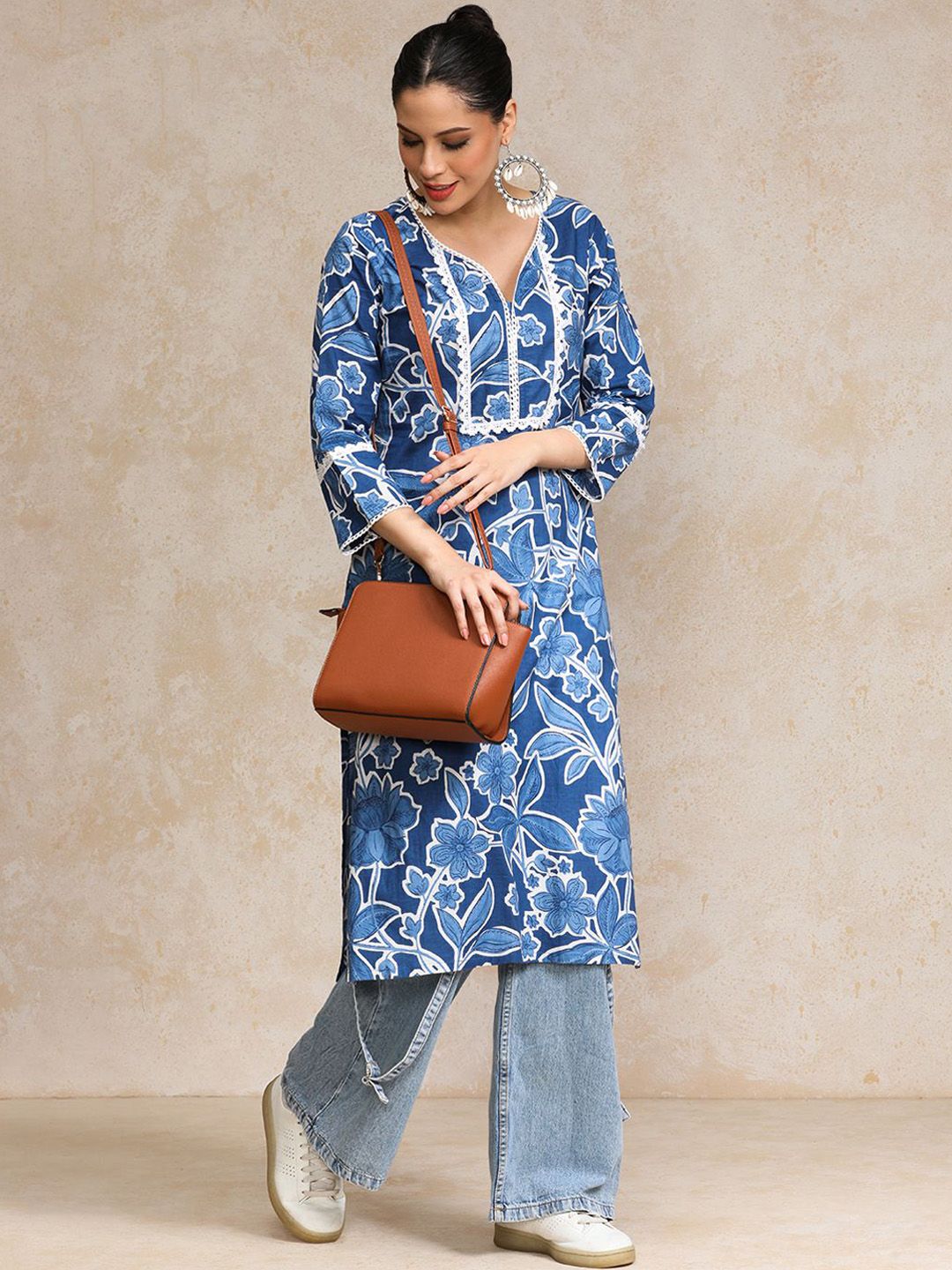 Varanga Floral Printed Sweetheart Neck Straight Cotton Kurta