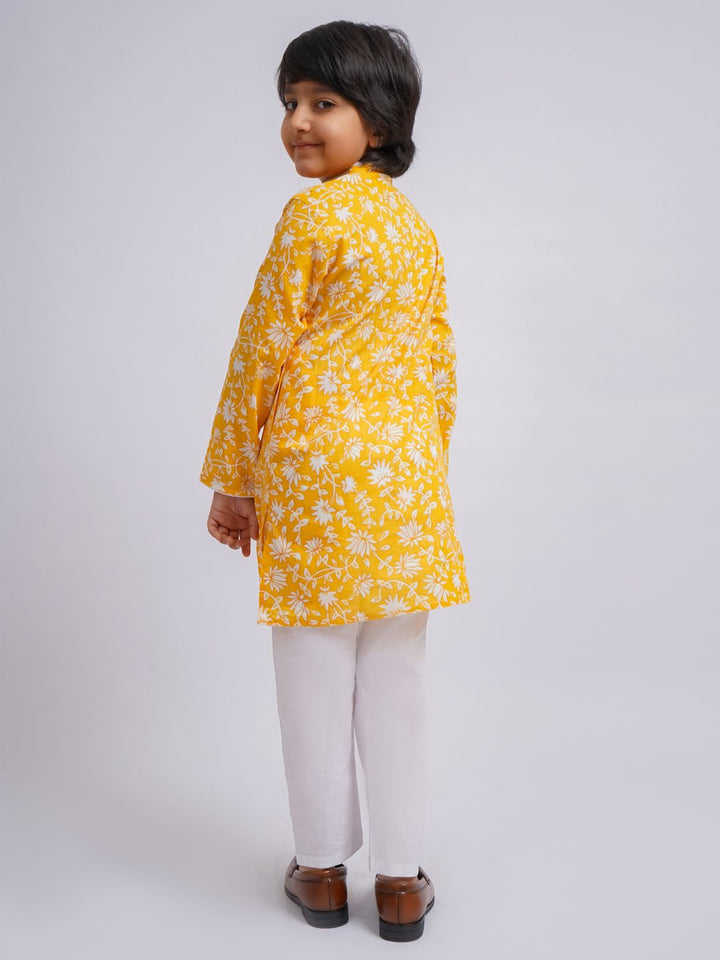 VASTRAMAY Boys Floral Printed Regular Pure Cotton Kurta with Pyjamas