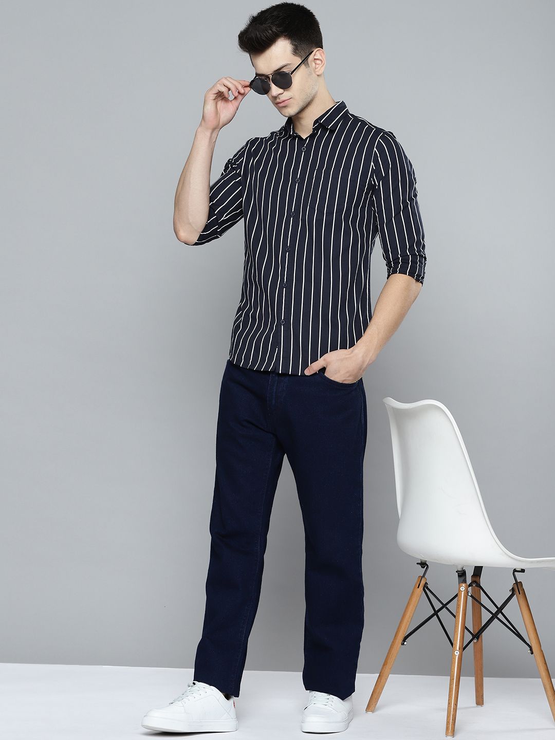 HIGHLANDER Men Navy Blue & White Slim Fit Striped Pure Cotton Casual Shirt