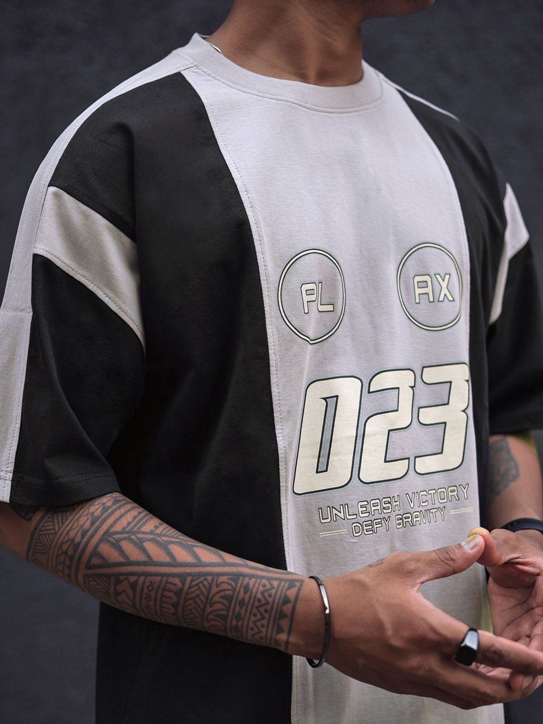 Powerlook Men Typography Colourblocked Drop-Shoulder Sleeves T-shirt