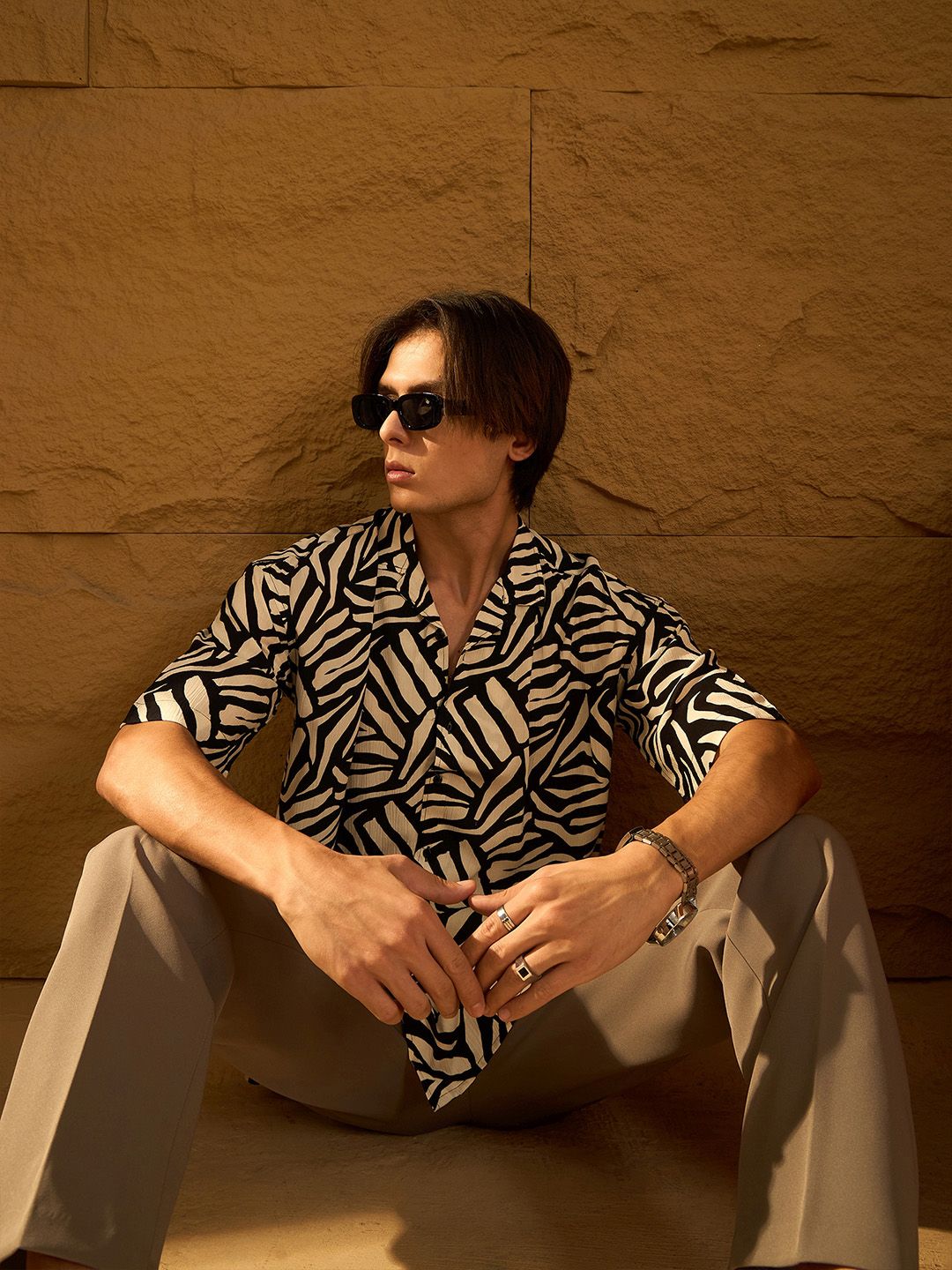 Dennison drop bahu abstrak bercetak besar baju