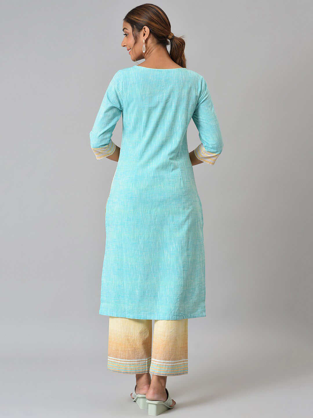 AURELIA Women Blue & Cream Ombre Printed Kurta with Trousers