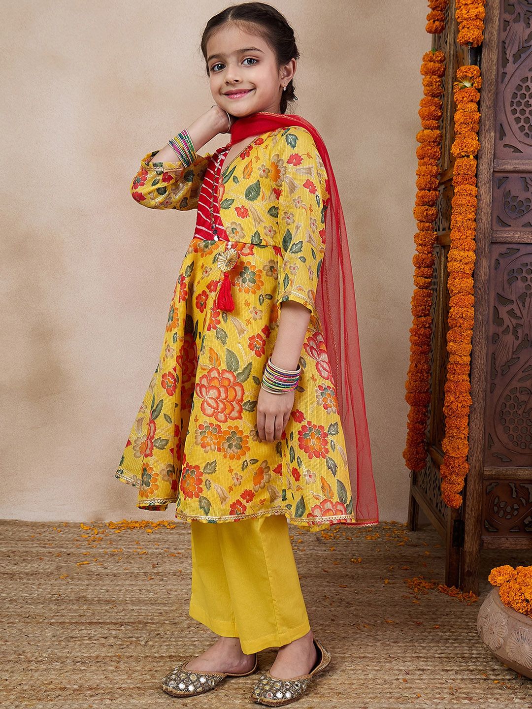 pspeaches Girls Floral Printed V-Neck Anarkali Kurta With Trousers & Dupatta