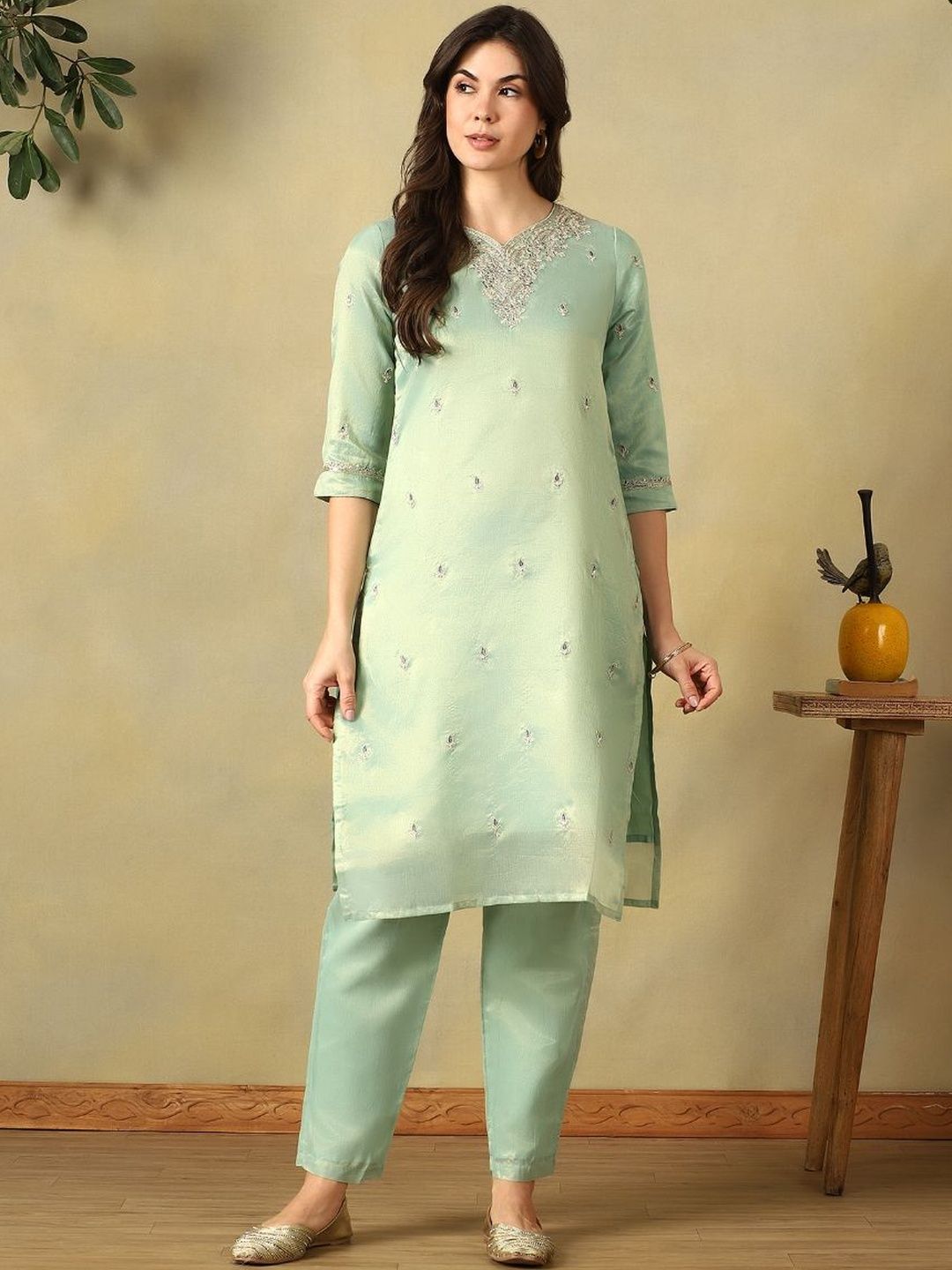 Motif Etnik Wanita Mamicha Bersulam Benang Biasa Kurta Kerja dengan Seluar