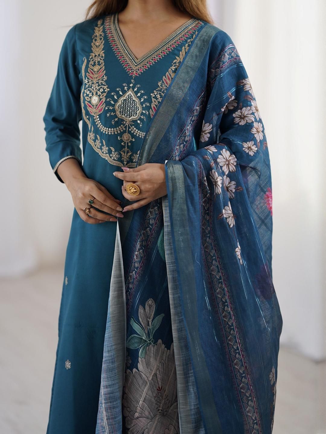 Kalini Wanita Etnik Motif Bersulam Set Kurta Biasa