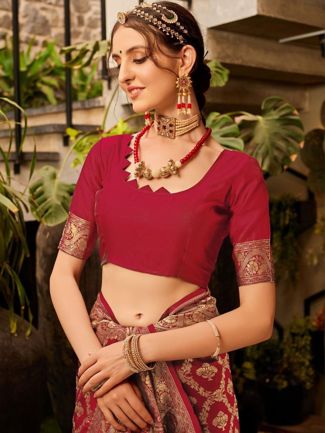 KALINI Woven Design Zari Silk Blend Banarasi Saree