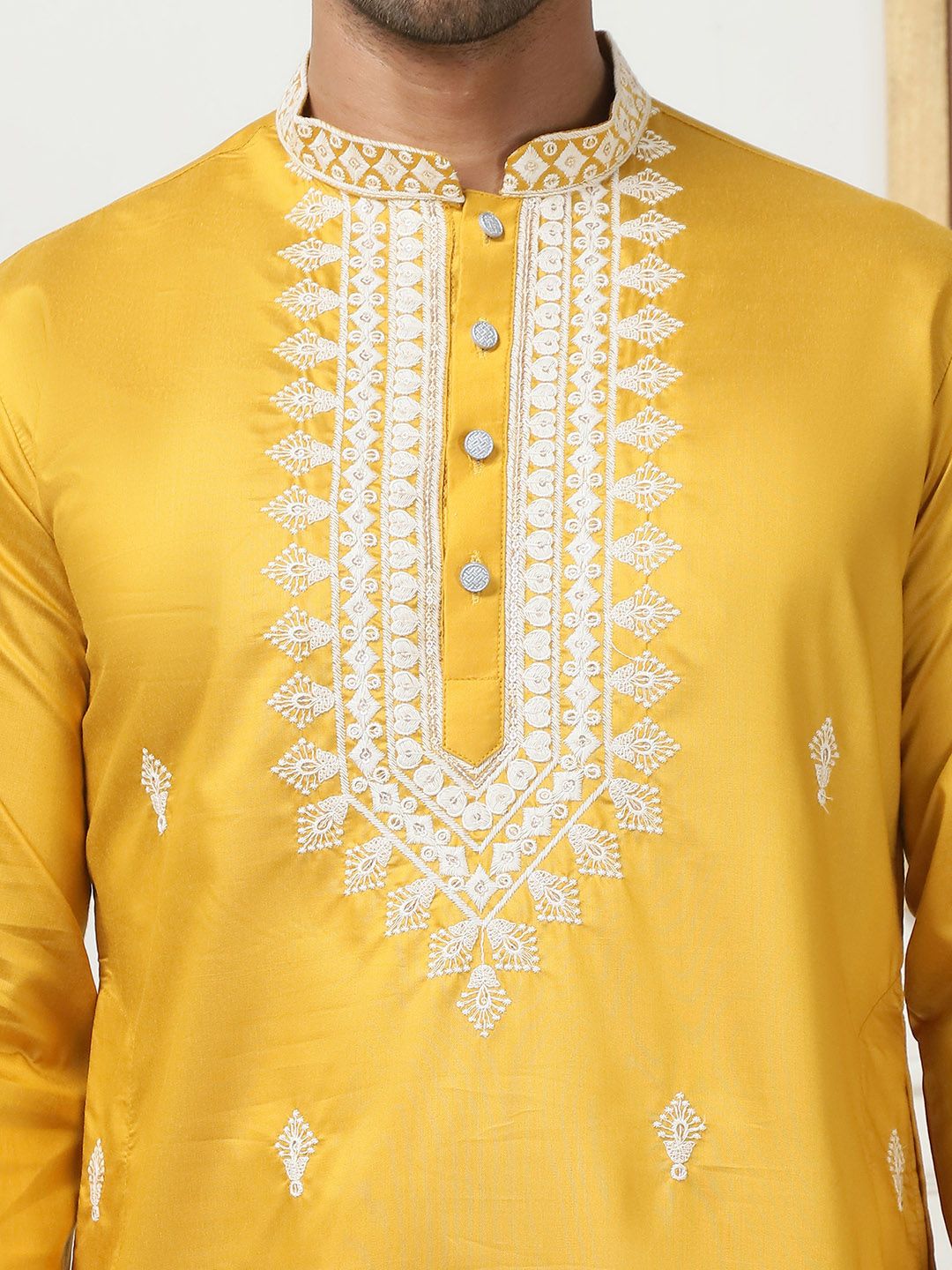 Jompers Floral Embroidered Sequinned Mandarin Collar Cotton Silk Straight Kurta