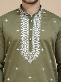Jompers Men Geometric Embroidered Mirror Work Kurta
