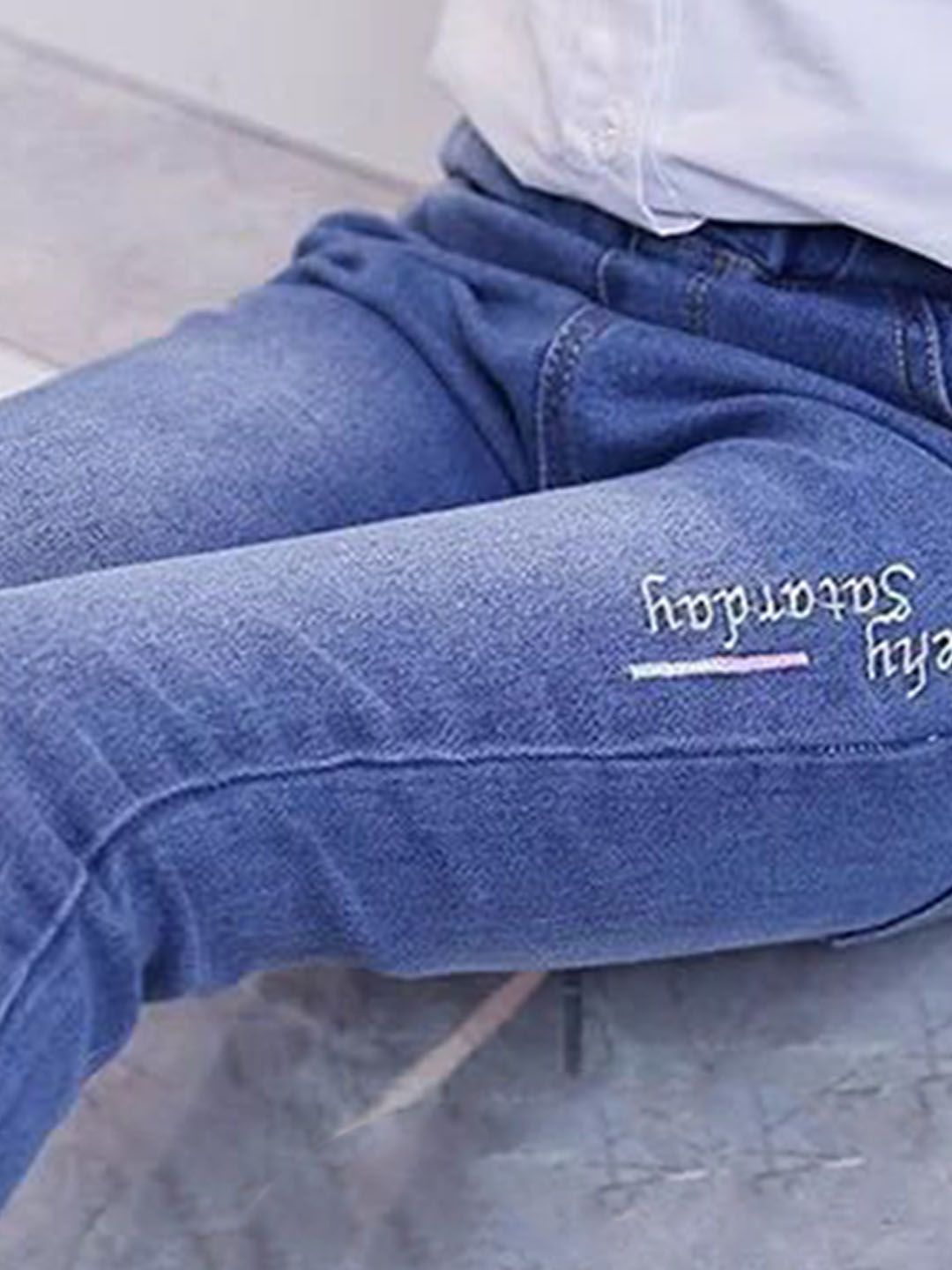 YK Girls Comfort Relaxed Fit High-Rise  Light Fade Embroidered Stretchable Jeans