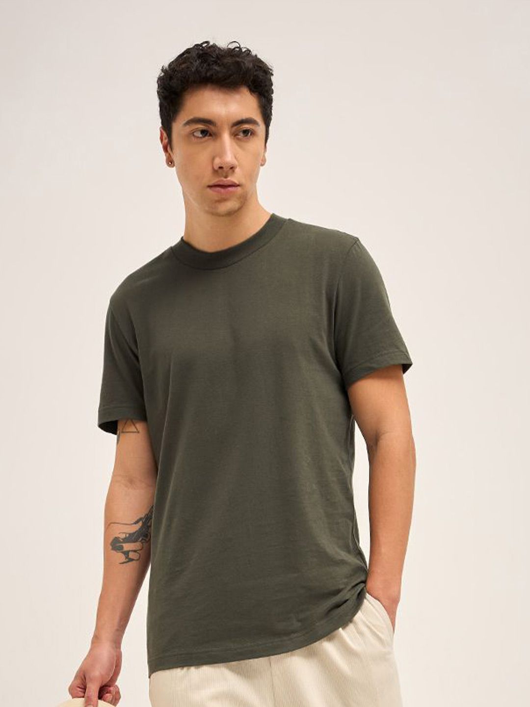 THE BEAR HOUSE Men Solid Round Neck Cotton T-shirt
