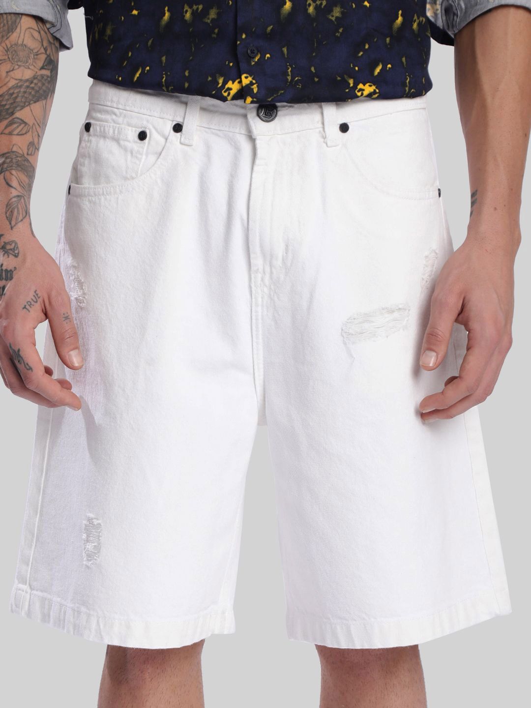 Bene Kleed Men Baggy Fit Distressed Denim Shorts