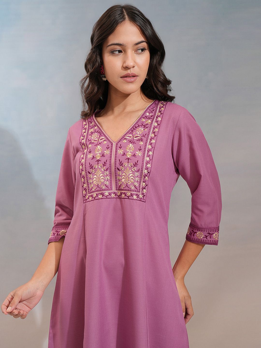 Vishudh Mauve Floral Embroidered V-Neck Thread Work A-Line Kurta