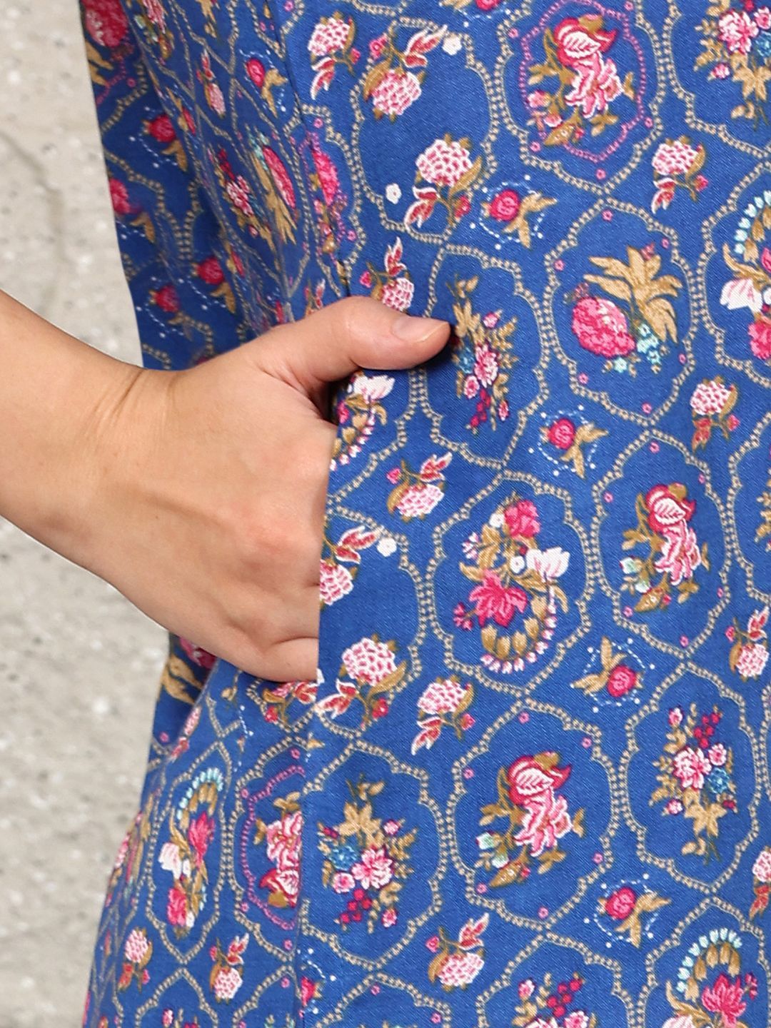 W Women Floral Printed Flared Sleeves Thread Work Kurta