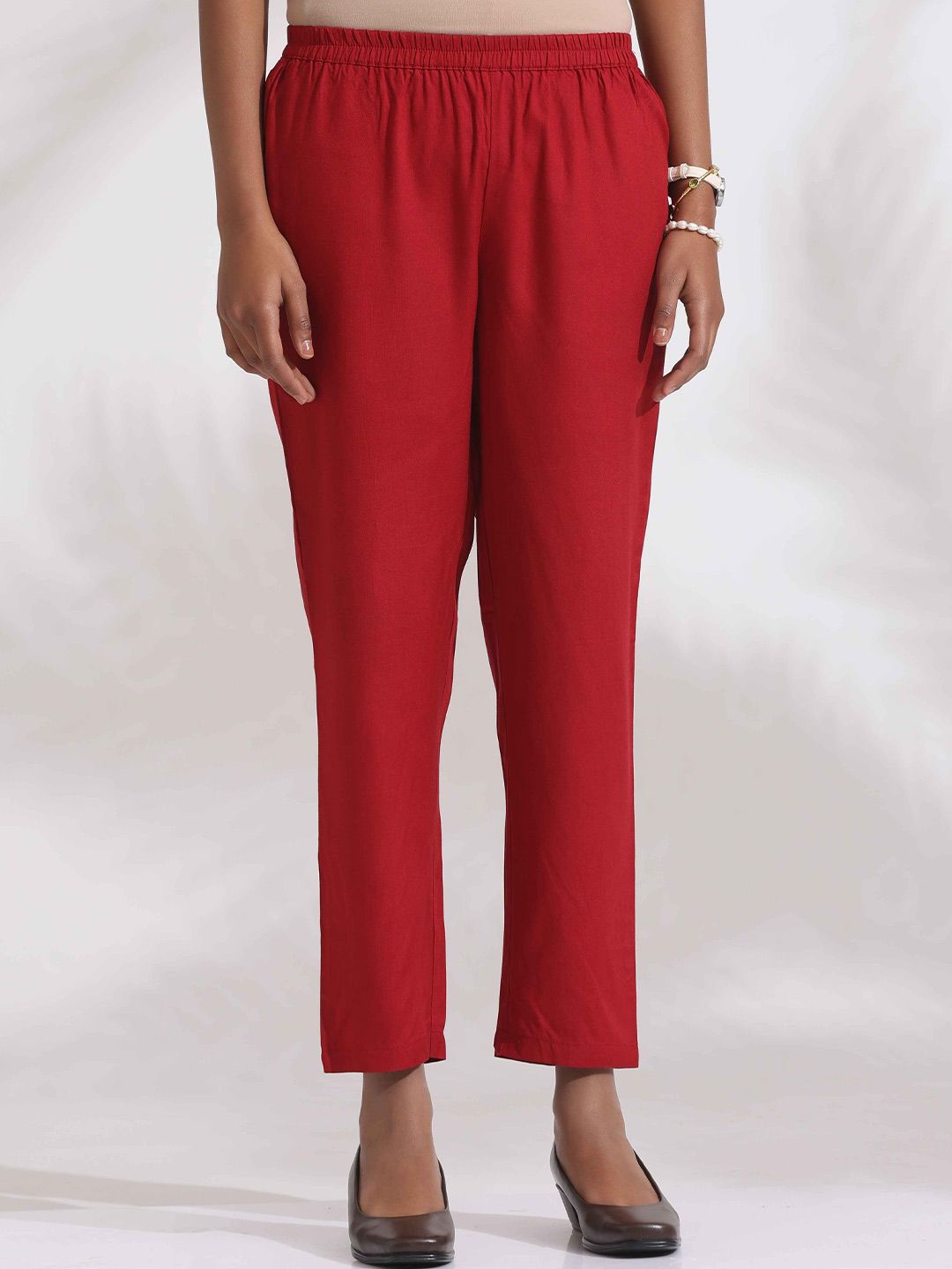 trueBrowns Floral Printed Straight Kurta with Trousers