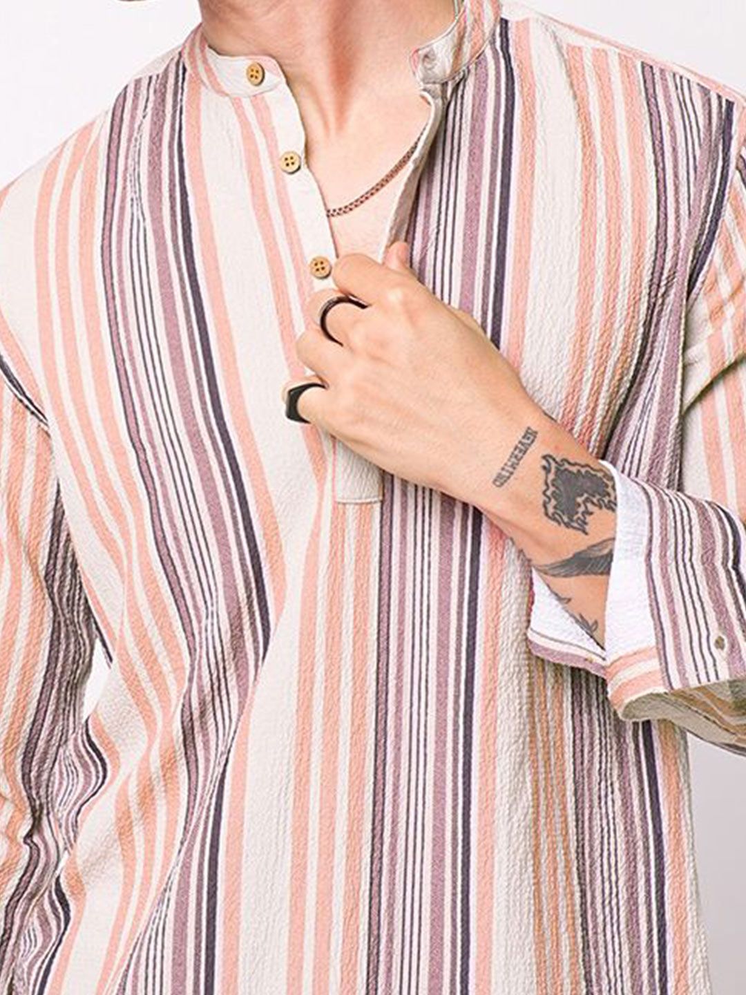 VASTRADO Men Crinkled Striped Kurta