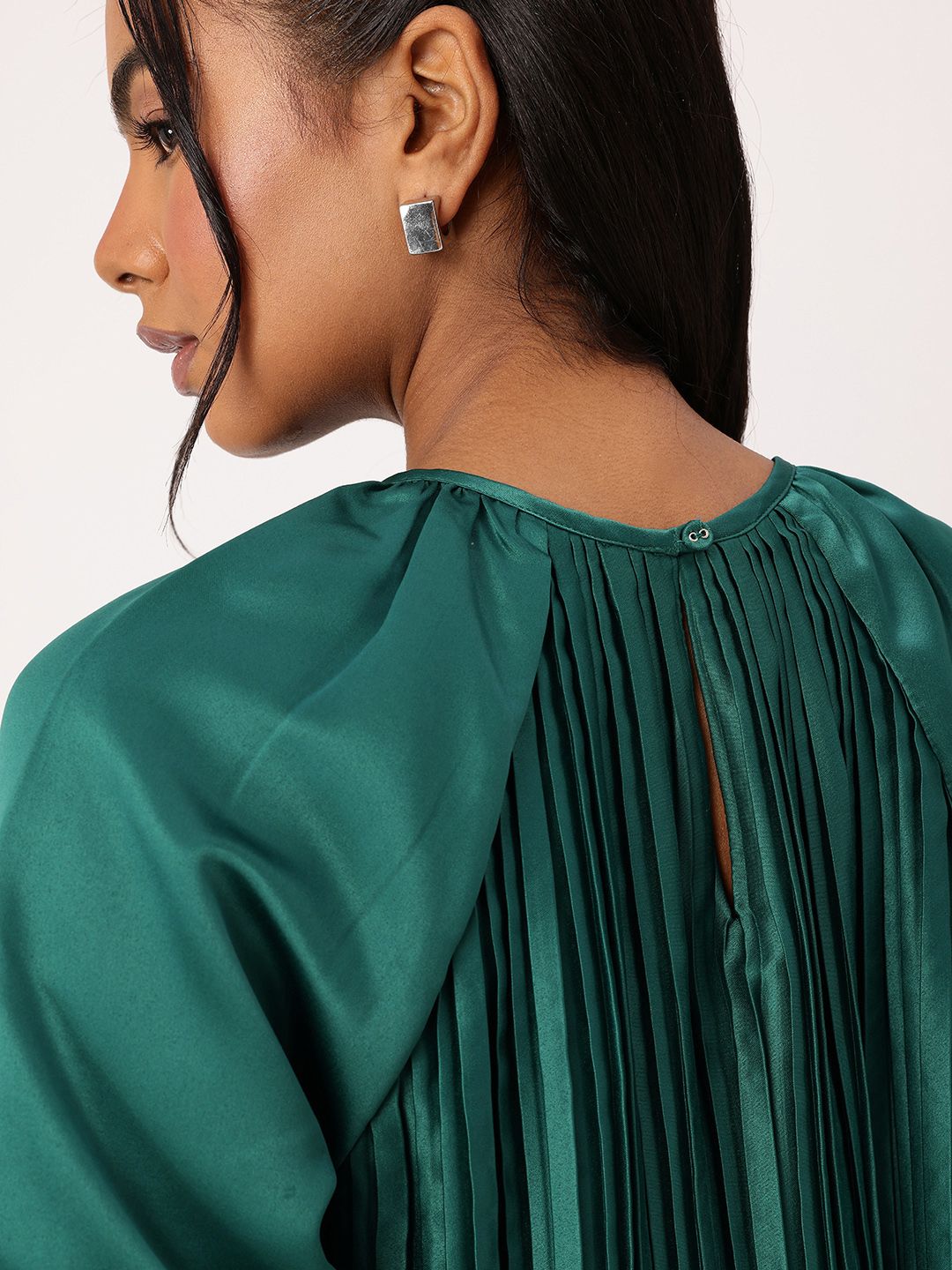 DressBerry Comel Chic Accordion Pleats Raglan Top