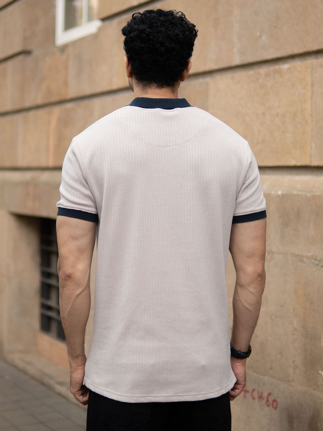 Powerlook Men Beige Contrast Collar Zipper T-Shirt