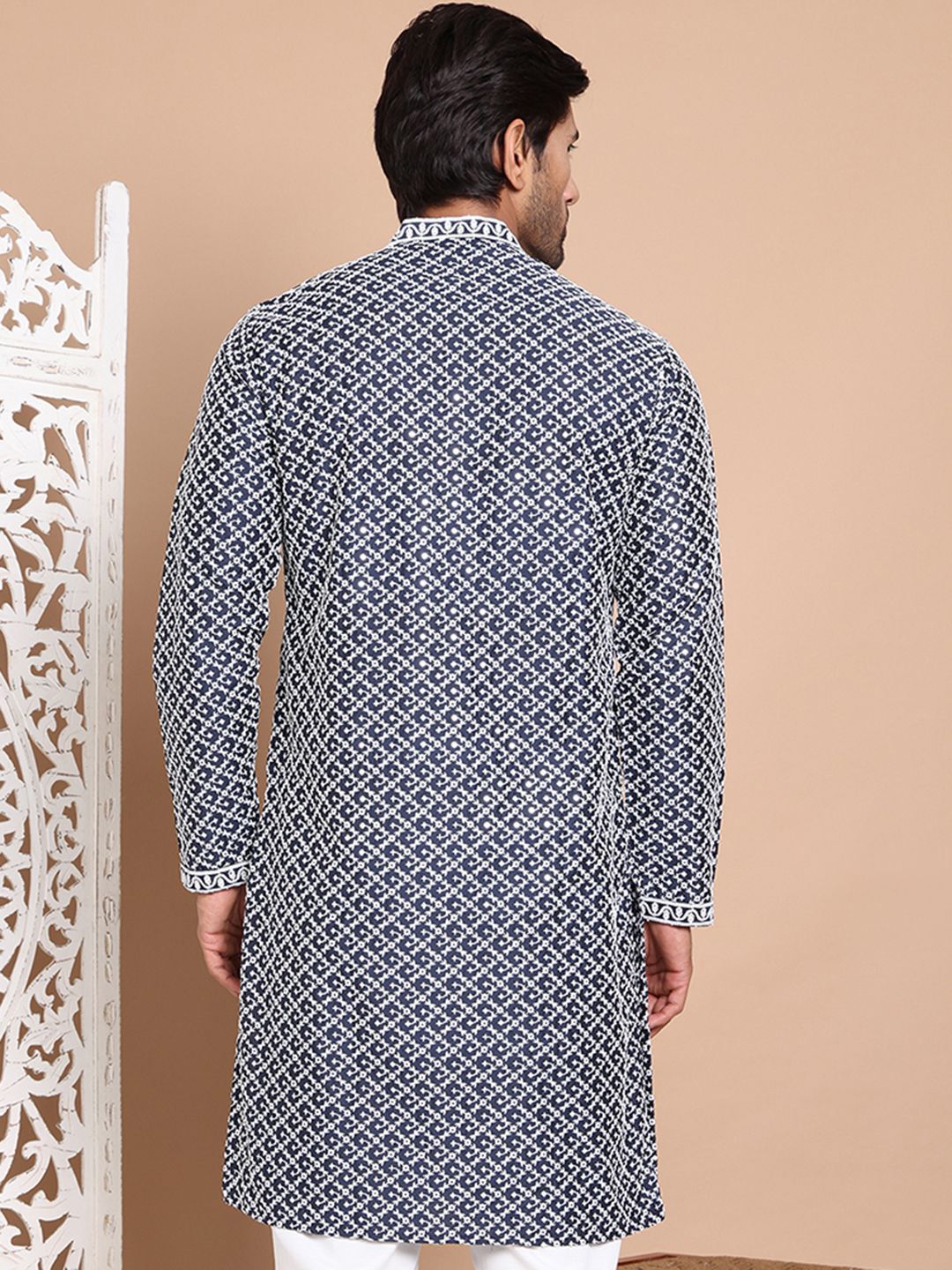 Jompers Men Geometric Embroidered Sequinned Kurta