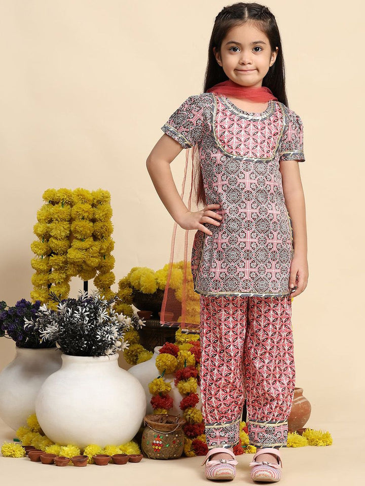 Cutiekins Girls Ethnic Motifs Printed Puffed Sleeves Straight Kurta with Salwar & Dupatta