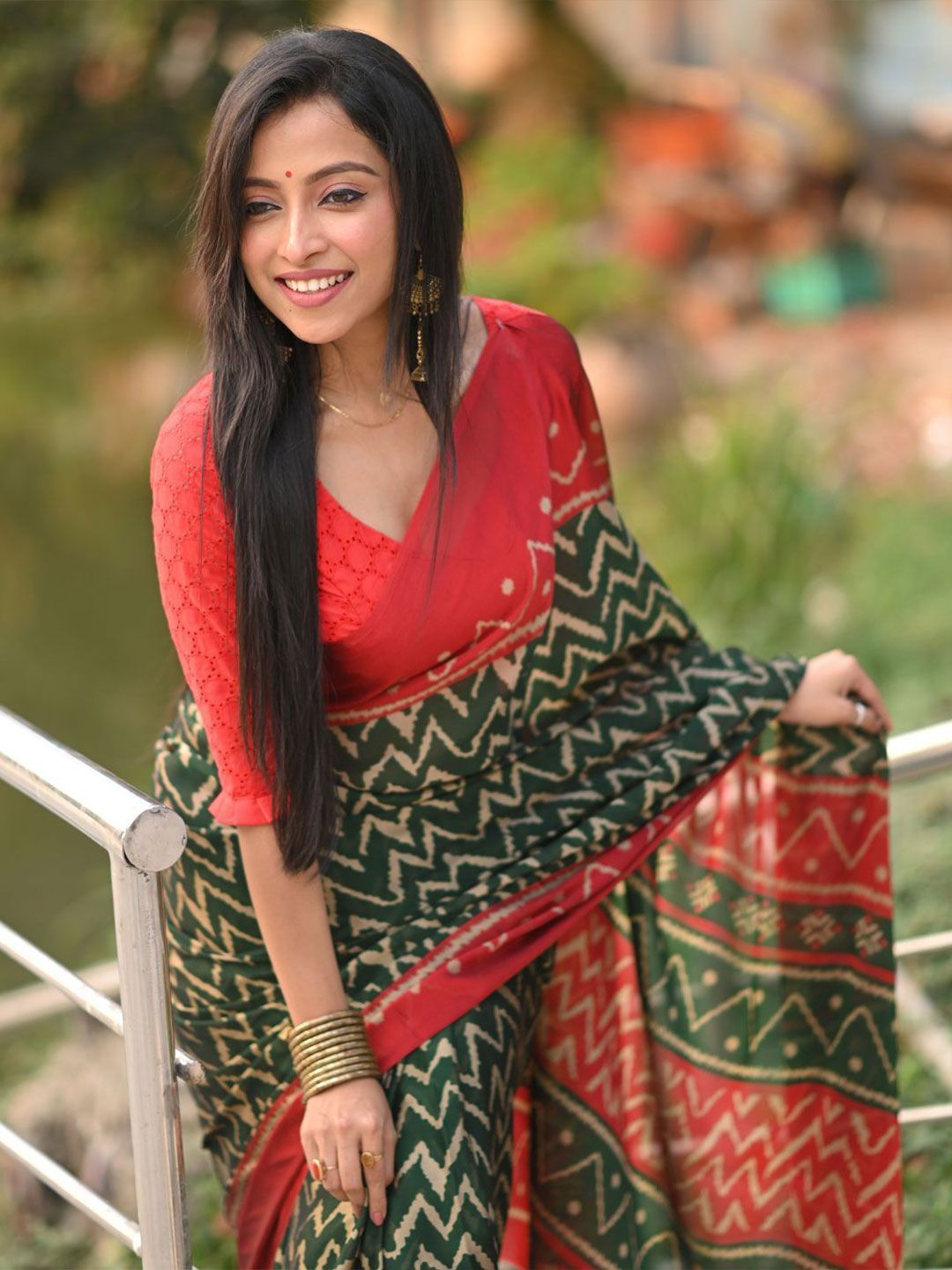 KALINI Printed Saree With Blouse Piece