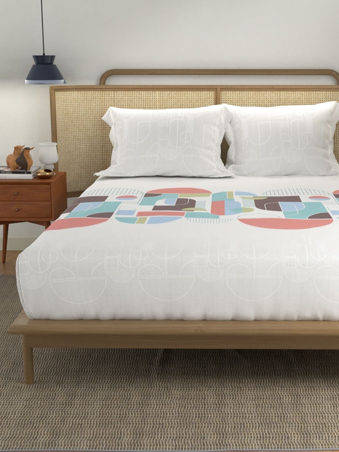 URBAN SPACE Peach-Coloured Geometric Cotton 144 TC Queen Bedsheet With 2 Pillow Covers