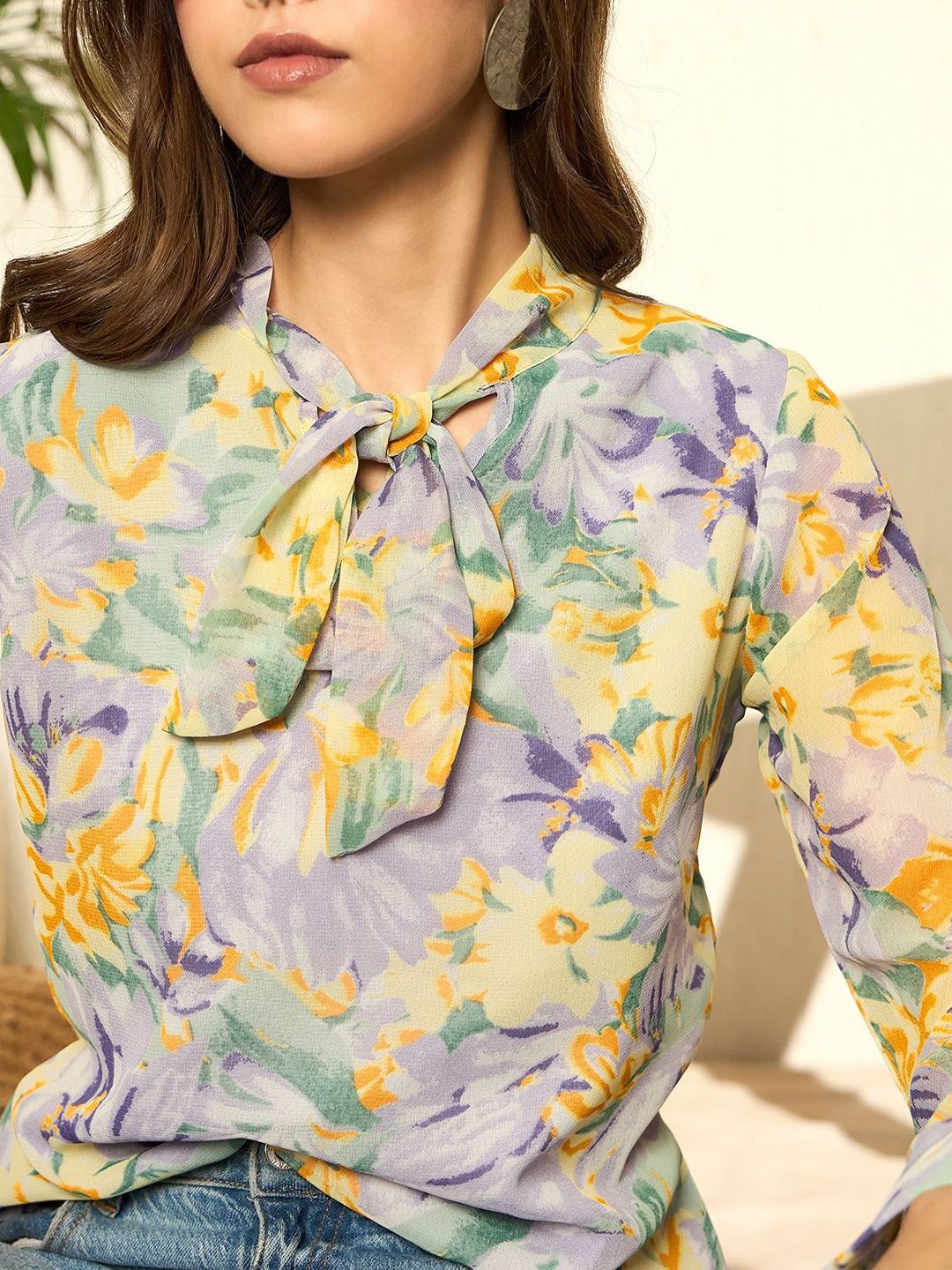 Berrylush Women Floral Printed Tie-Up Neck Top