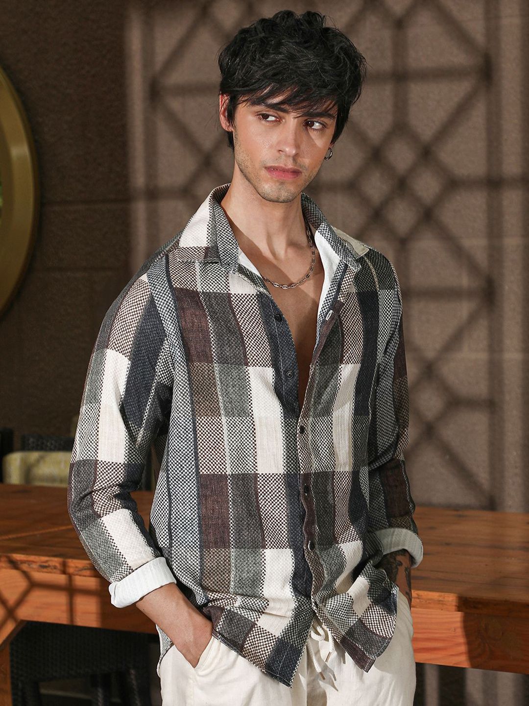 Campus Sutra Men Regular Fit Checked Casual Shirt