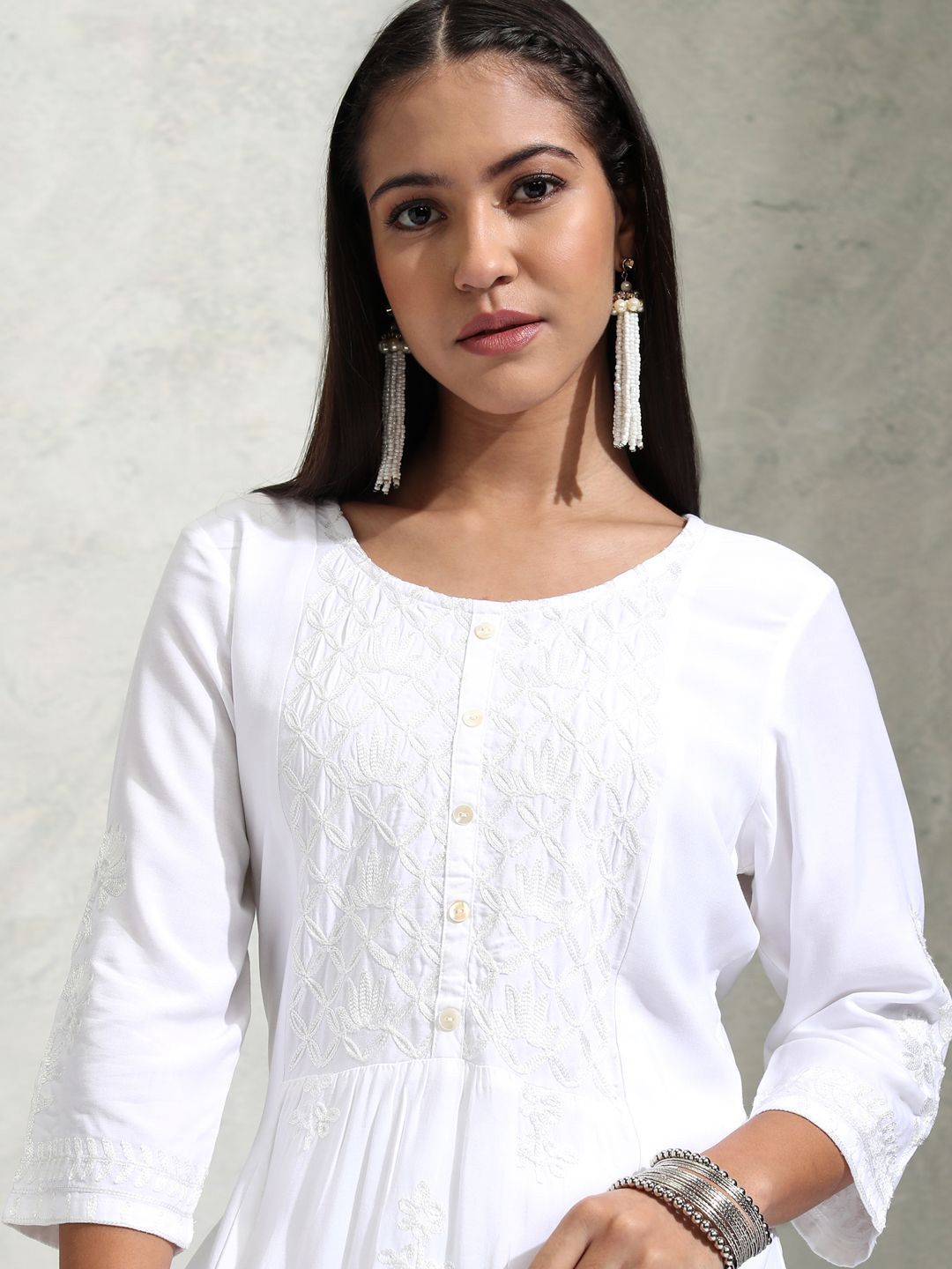 Vishudh White Floral Embroidered Thread Work Straight Kurta With Palazzos