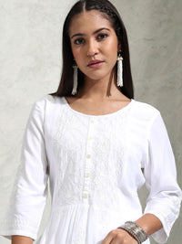 Vishudh White Floral Embroidered Thread Work Straight Kurta With Palazzos