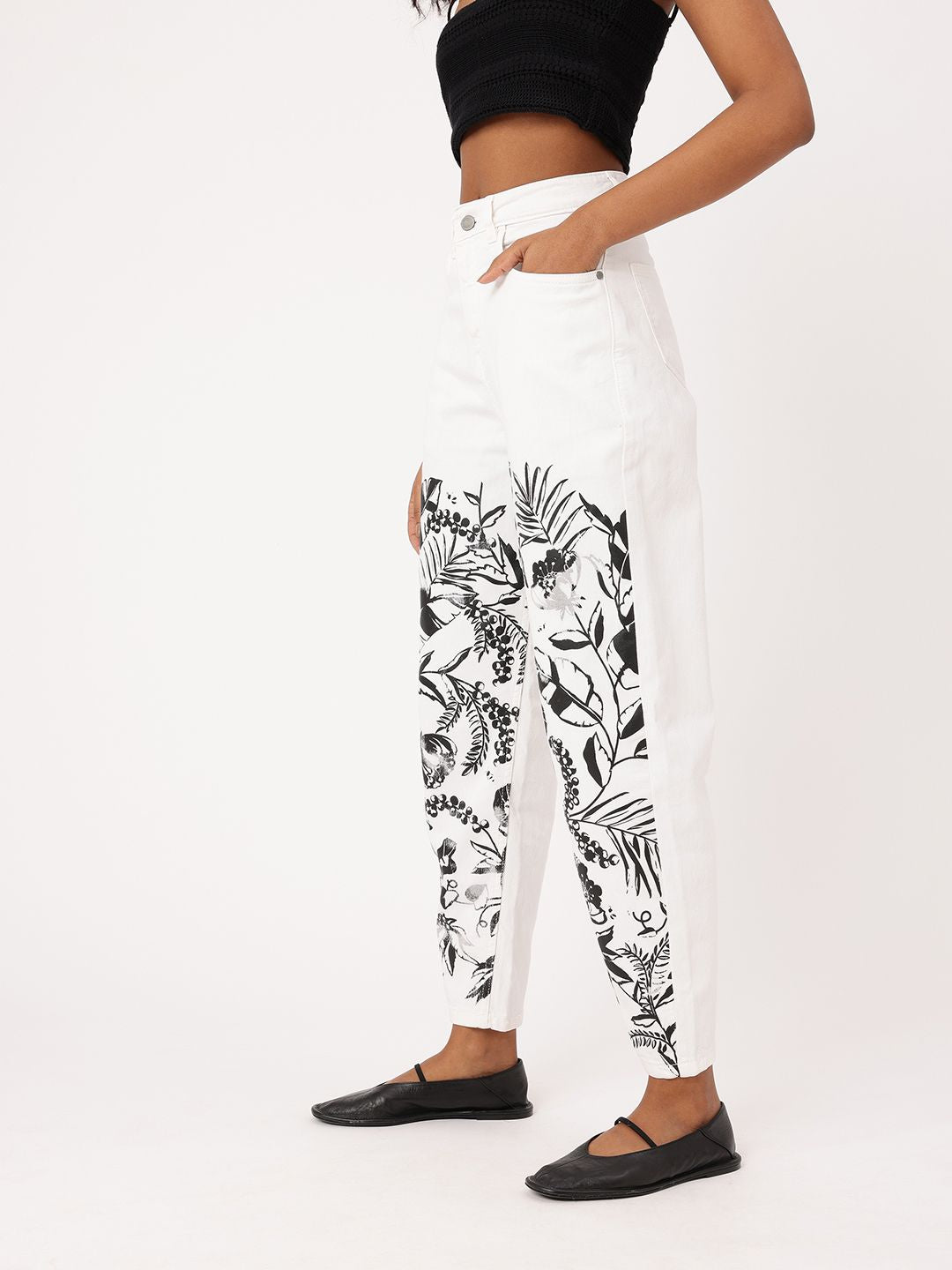 DressBerry Women Monochromatic Grunge Tropical Printed Slouchy Fit Jeans