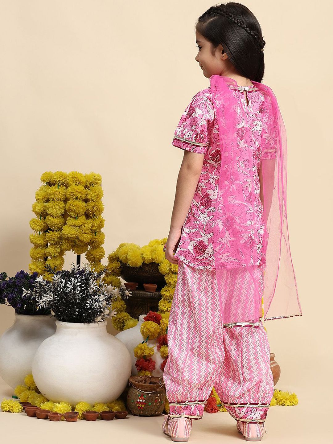 Cutiekins Girls Floral Printed Straight Kurta with Salwar & With Dupatta