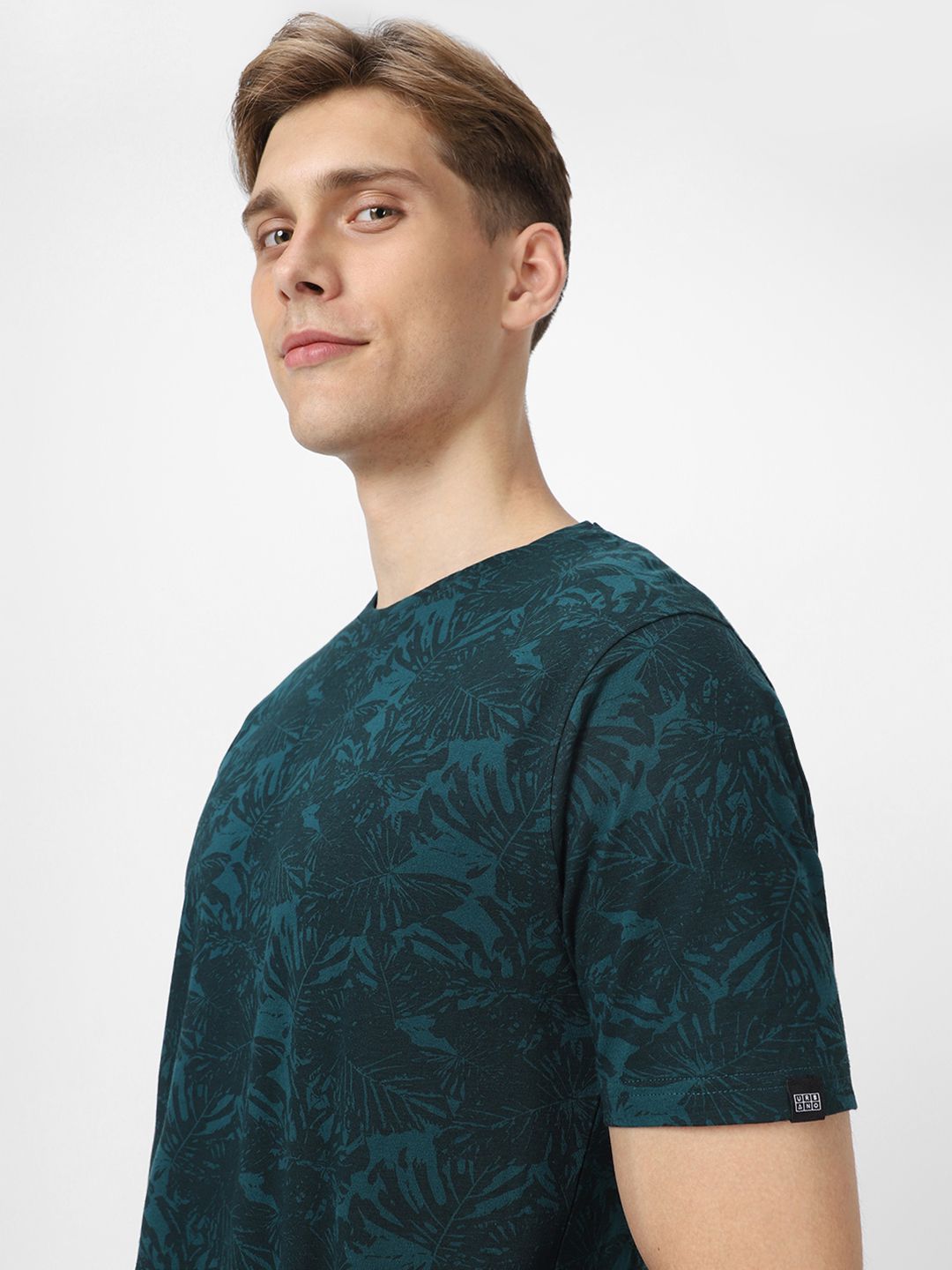 Urbano Fashion Men Teal Blue Tropical Printed Round Neck Pure Cotton T-shirt