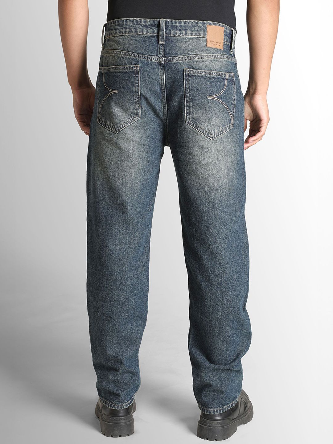 Bene Kleed Men Relaxed Fit Pocket Distress Tinted Jeans